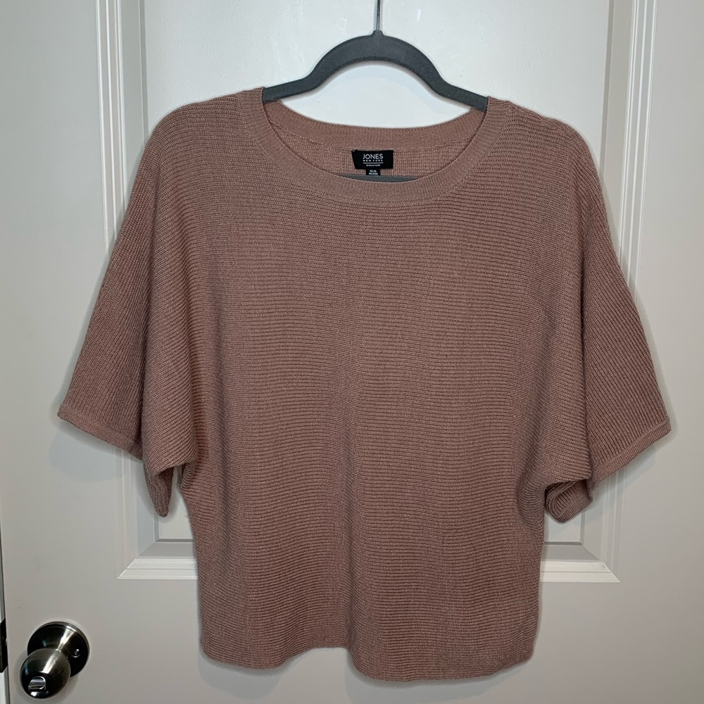 Jones New York Blush Pink Sweater Tee 🌸🌸
—>with wing sleeves